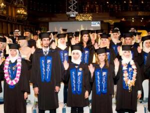 عدد من خريجي كلية العلوم الطبية المساعدة