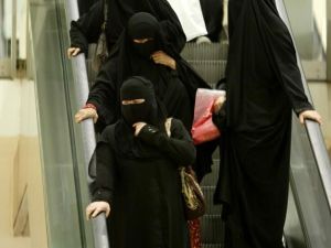 استفاد مرشحو المعارضة من موجة غضب بسبب الازمة السياسية 