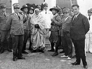 Libyan hero Omar Mukhtar when he was arrested by Italian forces. (Image courtesy of "firetown.com") Libyan hero Omar Mukhtar when he was arrested by Italian forces. (Image courtesy of "firetown.com")