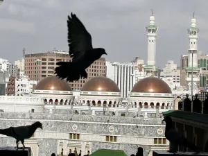 Prayer time in Saudi Arabia means that all commercial activity comes to a halt 5 times a day.  Many have questioned whether this
'break' system should be tweaked or overhauled, not to abandon prayer but still to support it without shutting down shop.