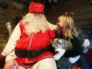  Santa Claus is happy delivering gifts to homes in Dubai