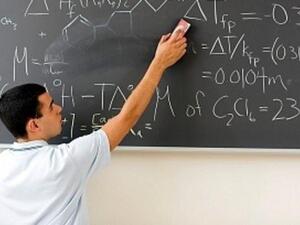 أشار عويس الى ان قضية الرسوم لم ولن تبحث وهي من صلاحيات مجالس امناء الجامعات وليست قرار مجلس التعليم العالي