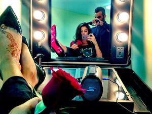 Selena Gomez shows off her henna tattoo as she gets ready to perform at Dubai Music Week. (Image: 7Days)