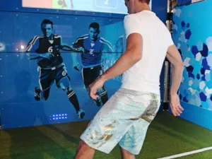 Soccer Circus pass and receive player