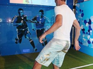 Soccer Circus pass and receive player
