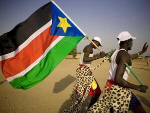 أوقف جنوب السودان الذي انفصل عن السودان العام الماضي انتاجه من النفط البالغ نحو 350 ألف برميل يوميا في يناير كانون الثاني