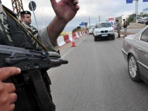 حاجز للجيش اللبناني عند احد مداخل طرابلس