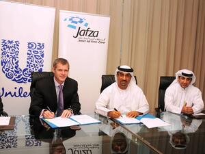 Tim Drury, Vice President Supply Chain of Unilever and Ibrahim Al Janahi, Deputy CEO of Jafza, during the signing
