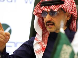 استطاع الأمير السعودي الوليد بن طلال الحفاظ على صدارة القائمة، بصافي ثروة يبلغ 20 مليار دولار