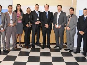 William Keliehor, CEO and Mazin Khoury, COO of American Express MENA with winners of the Service Excellence awards