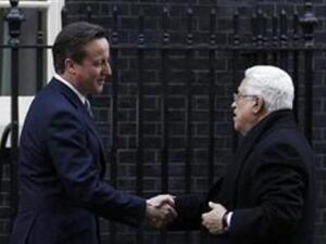 كاميرون (الى اليسار) يستقبل عباس في لندن
