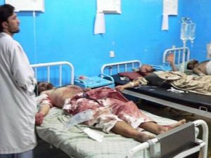 بيب يتفقد الجرحى الذين اصيبوا في الانفجار 