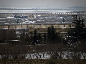 حرب المطارات مستمرة