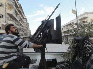 مقاتل من الجيش السوري الحر في حلب