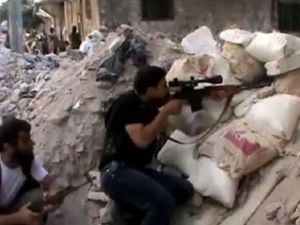 متمردون مسلحون يتخذون موقعا لهم في حي صلاح الدين في حلب 
