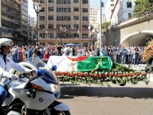 الشاذلي بن جديد يوارى الثرى في جنازة رسمية  