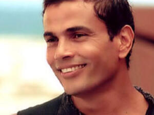 All smiles: Amr Diab happy with 1 mill followers. (Image: Facebook)