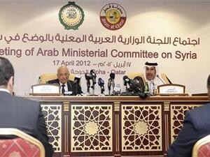 نبيل العربي (الى اليسار على المنصة) ورئيس وزراء ووزير خارجية قطر الشيخ حمد بن جاسم آل ثاني أثناء مؤتمر صحفي في الدوحة عقب اجتماع اللجنة الوزارية العربية بشأن سوريا 
 نبيل العربي (الى اليسار على المنصة) ورئيس وزراء ووزير خارجية قطر الشيخ حمد بن جاسم آل ثاني أثناء مؤتمر صحفي في الدوحة عقب اجتماع اللجنة الوزارية العربية بشأن سوريا