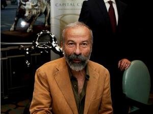 Di Modica in the ceremony marking his initiation with Capital Club General Manager, Bill Loveday