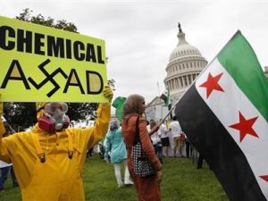 أمريكيون من أصل سوري يتظاهرون ضد بشار الأسد امام مبنى الكونجرس