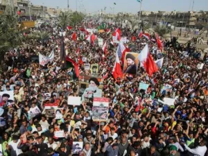 عراقيون يتظاهرون في مدينة الصدر دعما للشيعة في البحرين 