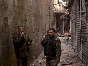 مقاتلون موالون للرئيس السوري بشار الاسد ينتشرون في حي السويقة في حلب القديمة بعد استعادته من المعارضة