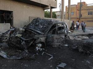 موقع تفجير في بغداد يوم الإثنين. 
