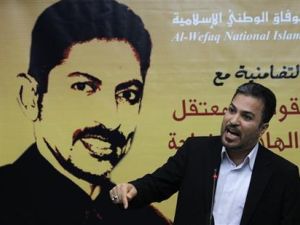 عضو بجمعية الوفاق يتحدث امام صورة للناشط عبدالهادي الخواجة
 عضو بجمعية الوفاق يتحدث امام صورة للناشط عبدالهادي الخواجة