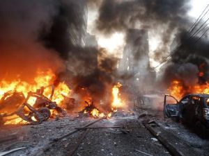 النيران مندلعة في موقع التفجير في حارة حريك بالضاحية الجنوبية لبيروت
