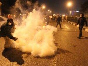 متظاهرون مصريون في ميدان التحرير في القاهرة 
