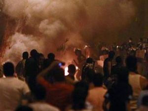 اشتباكات امام السفارة الإسرائيلية بالقاهرة 
