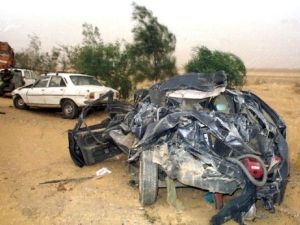 صورة من الارشيف لحطام سيارة في حادث في شمال القاهرة
