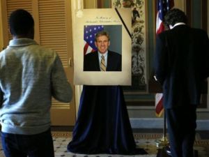 صورة وسجل عزاء في مبنى الكابيتول في واشنطن للسفير الاميركي كريستوفر ستيفنز الذي قتل في ليبيا
