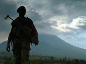 جندي من الجيش النظامي لجمهورية الكونغو الديموقراطية في كيباتي قرب غوما
