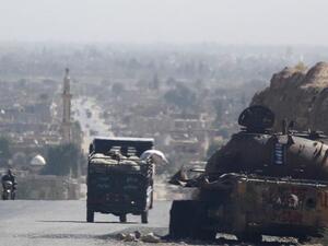 دبابة مدمرة للجيش السوري في دير الزور