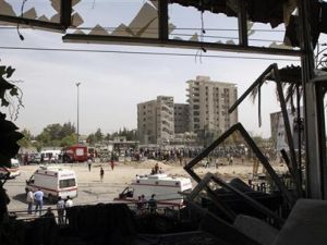 صورة من داخل منزل مدمر لموقع تفجير في دمشق 
 صورة من داخل منزل مدمر لموقع تفجير في دمشق