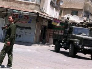 جنود سوريون في احدى ضواحي دمشق
 جنود سوريون في احدى ضواحي دمشق