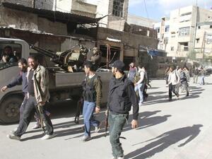 مقاتلون من الجيش الحر في شارع سيد مقداد في دمشق