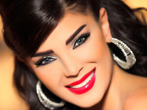 Singer Dina Hayek returned to her old and best-suited music genre: Romance! (Image: courtesy of arabicollection)