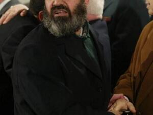 مصطفى الديراني عند وصوله الى بيروت بعد صفقة تبادل الاسرى مع اسرائيل في كانون الثاني/يناير 2004
