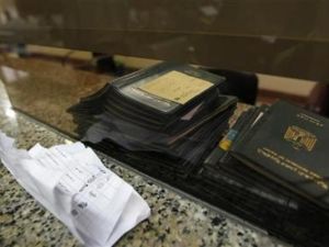 جوازات سفر بصورة التقطت داخل القنصلية المصرية في دبي
