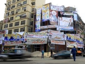 لافتات انتخابية لمرشحين في القاهرة