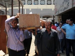 مقتل 37 موقوفا يعيد المخاوف على حقوق الانسان بمصر
