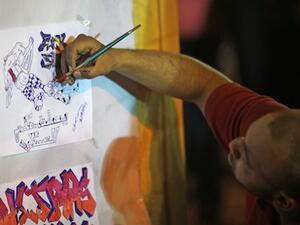El-Fan Midan is calling for artists to help paint a mural entitled “The Revolution Continues” on 31 January and 1 February. 