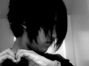 Hairdressers in the Iraqi eastern province of Diyala claim that former al-Qaeda members are turning 'emo'