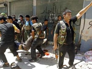 مقاتلون من الجيش السوري الحر في حي صلاح الدين بوسط حلب