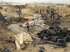 اثار دمار خلفته احدى الغارات