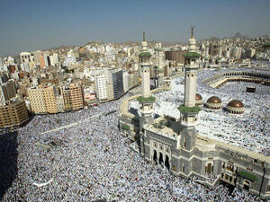 Saudi authorities are struggling to combat an influx of unlicensed pilgrims sneaking into Mecca. 