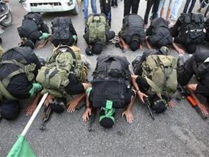 احتفالات بغزة فور إعلان “مرسى” رئيسا لمصر 