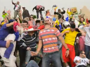 'Harlem Shake' at the Giza Pyramids 